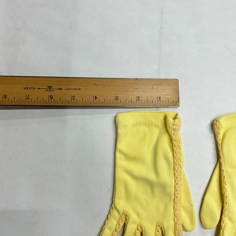 Vintage Crochet Trim Wrist Length Gloves Small Yellow Cottagecore Coquette